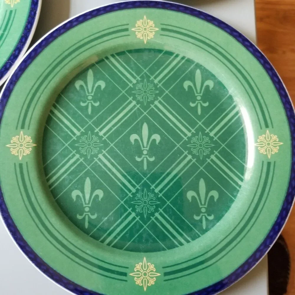 Vintage Casual by Victoria and Beale plate set of 4 fleur de lis pattern green